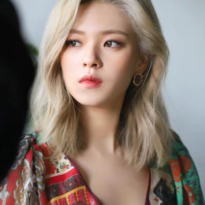 TWICE - 9th Mini Album “MORE &amp; MORE” Jacket Shooting 12