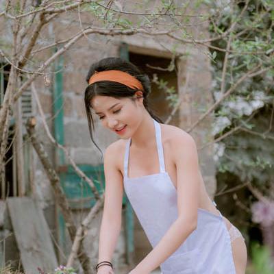 2 cô gái sexy - quyến rũ trong thung thũng với yếm 006