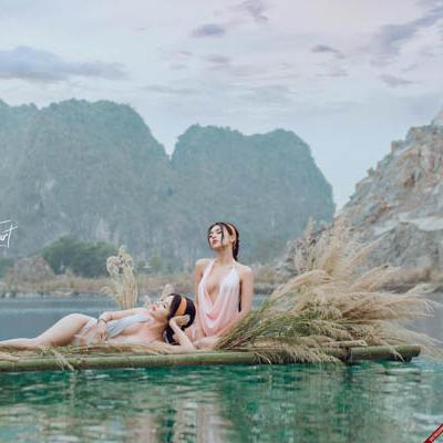 2 cô gái sexy - quyến rũ trong thung thũng với yếm 090