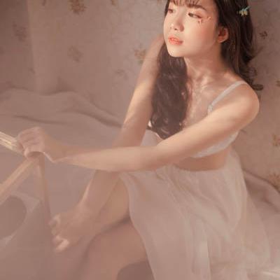 Trần Thị Anh Thư - Cánh bướm trắng xinh đẹp 01