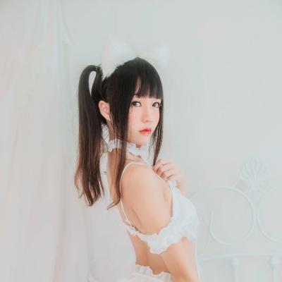 White cat 06